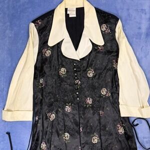 Vintage Bentley women size 14 Black and cream floral vest with button-up front